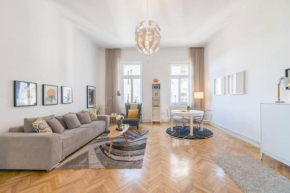 Sunny penthouse at the boulevard